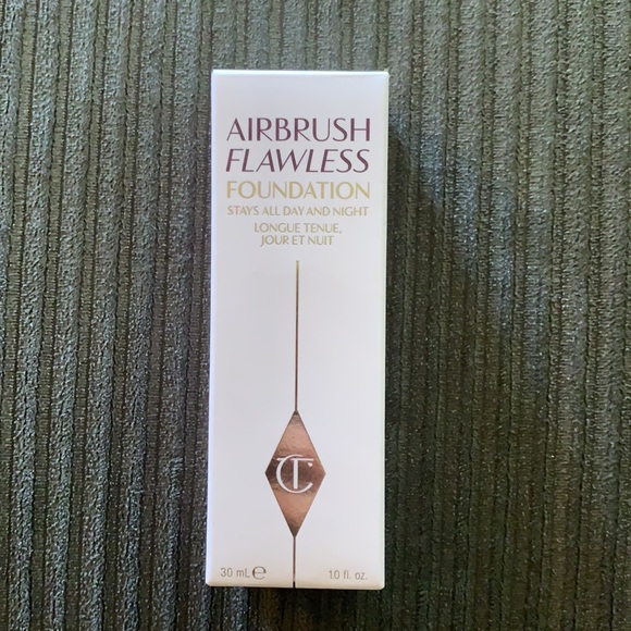 Charlotte Tilbury Airbrush Flawless Foundation shade 3 Warm - Picture 4 of 4